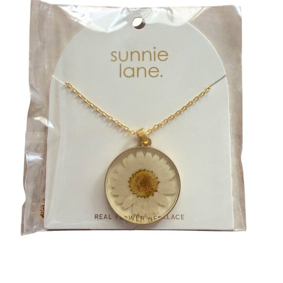 Sunnie Lane Jewelry - Real Daisy Flower Pendant Necklace Gold-Plated Chain Sunnie Lane Handmade Jewelr
